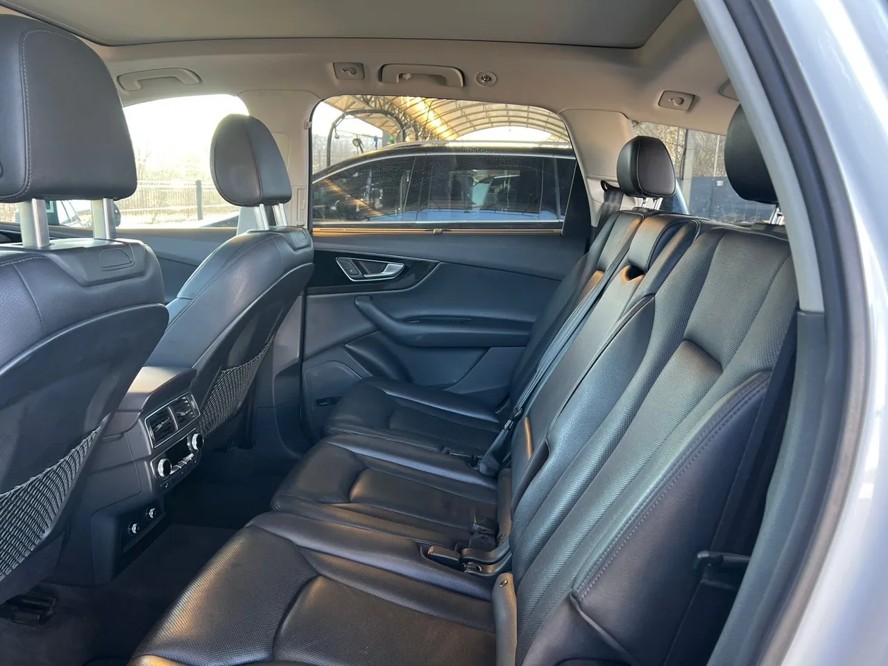 Audi Q7 - фото 8