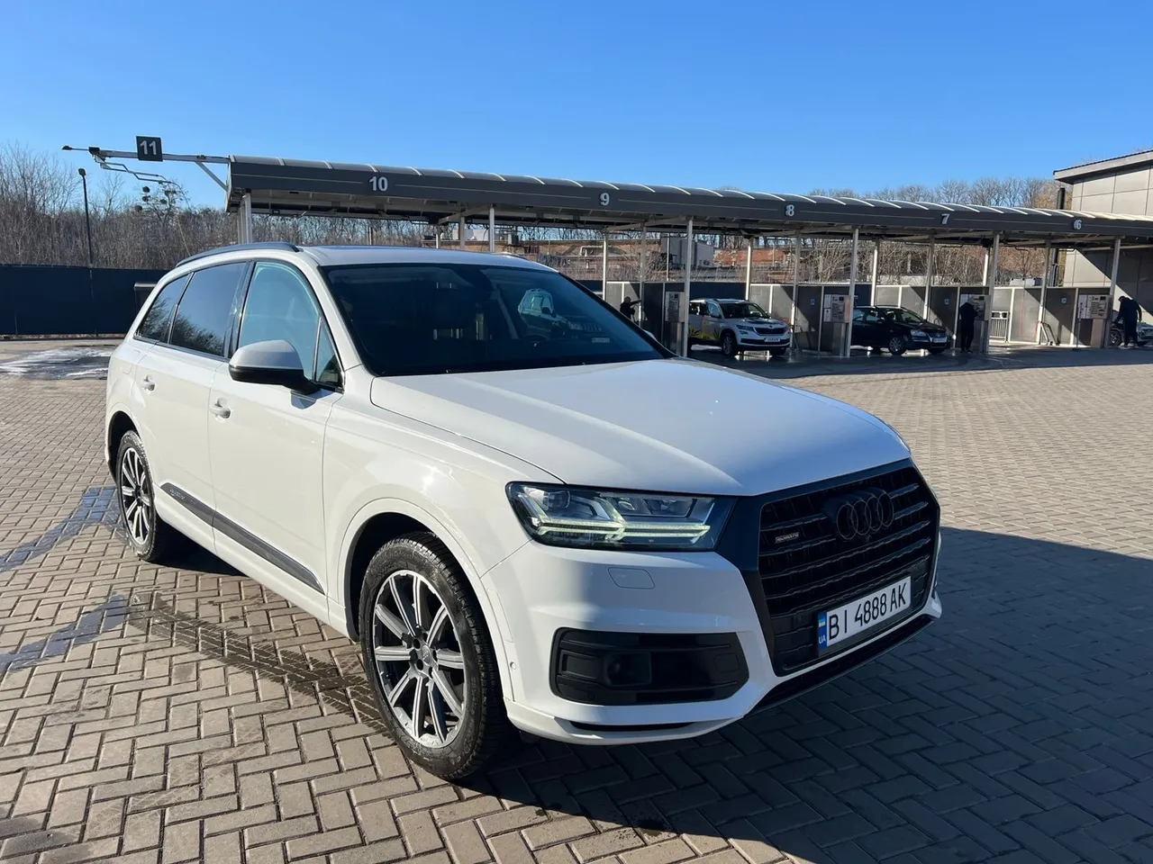 Audi Q7 - фото 1