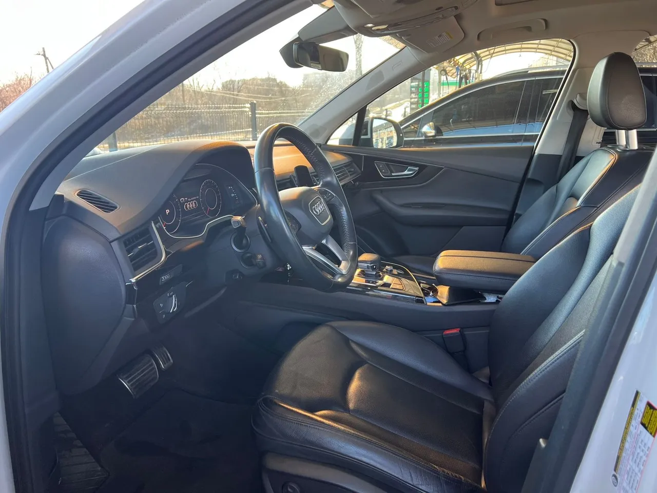 Audi Q7 - фото 11