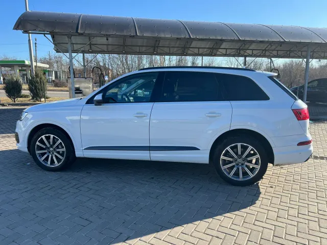 Audi Q7 - фото 2