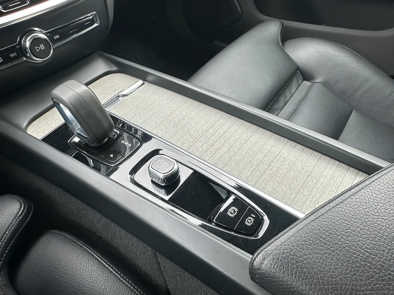 Volvo V60 Cross Country - фото 16