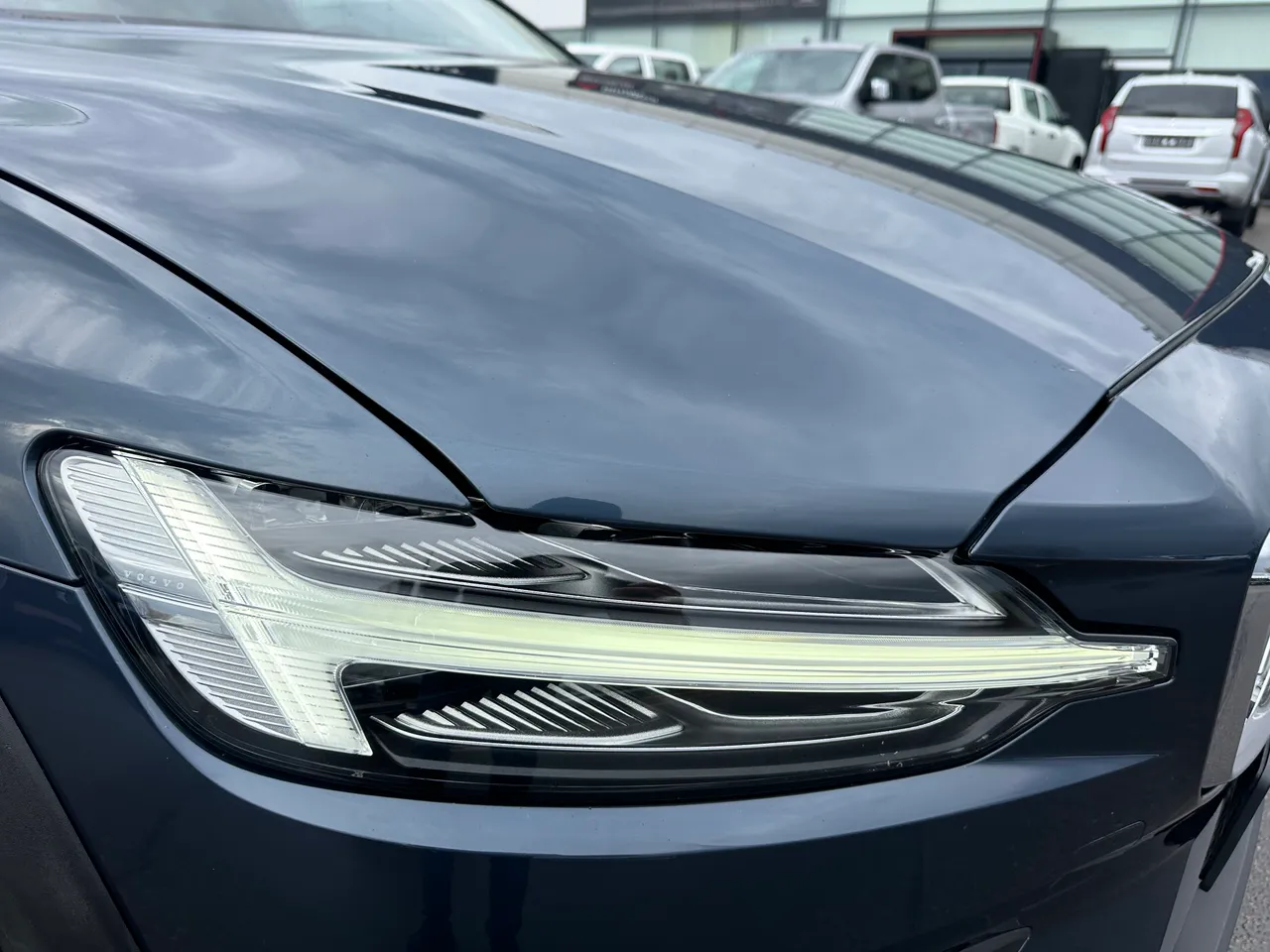 Volvo V60 Cross Country - фото 11