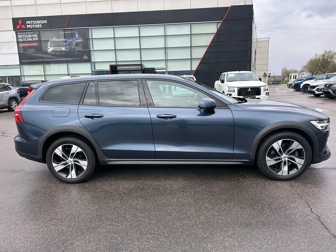 Volvo V60 Cross Country - фото 8
