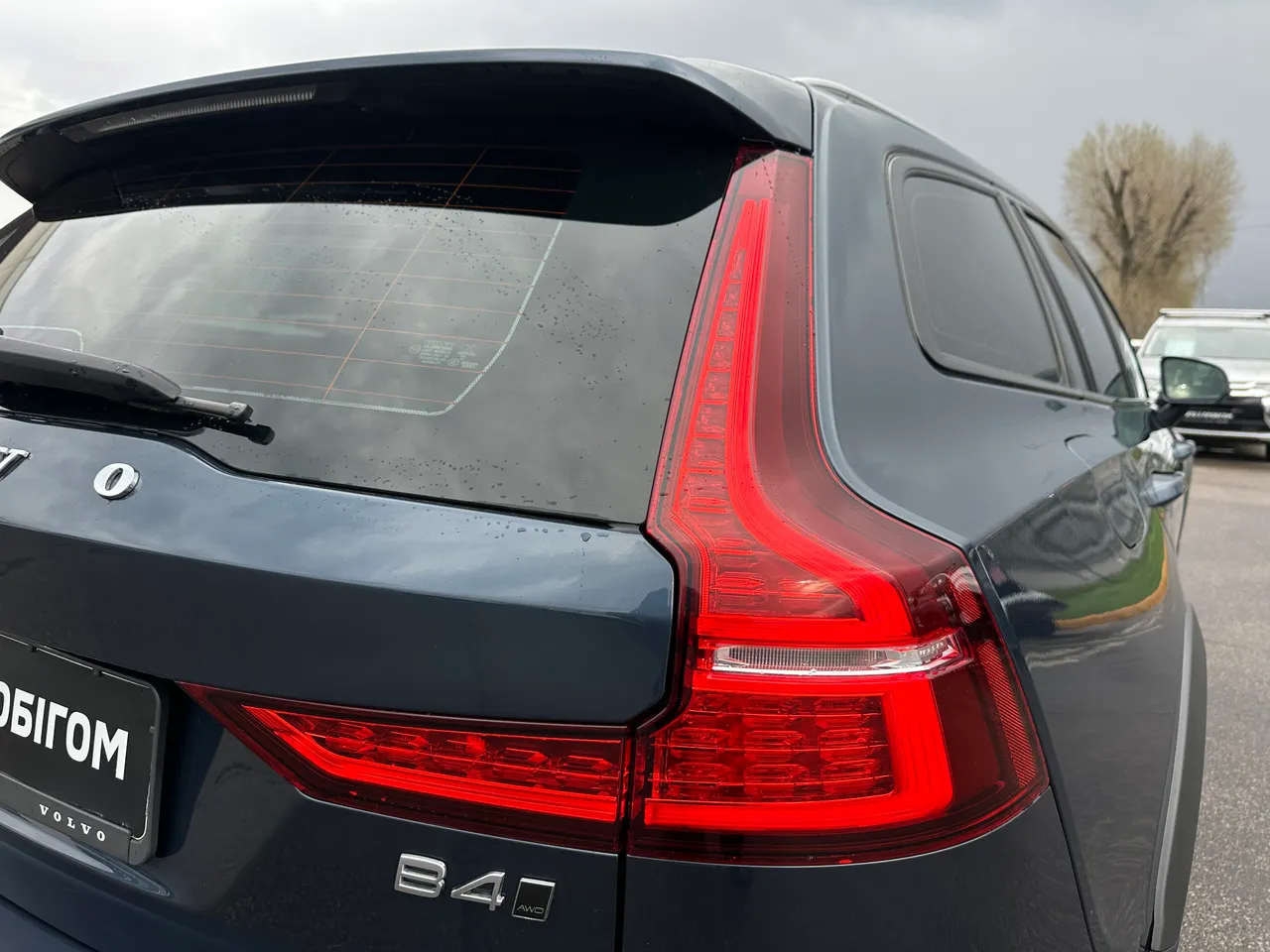 Volvo V60 Cross Country - фото 10