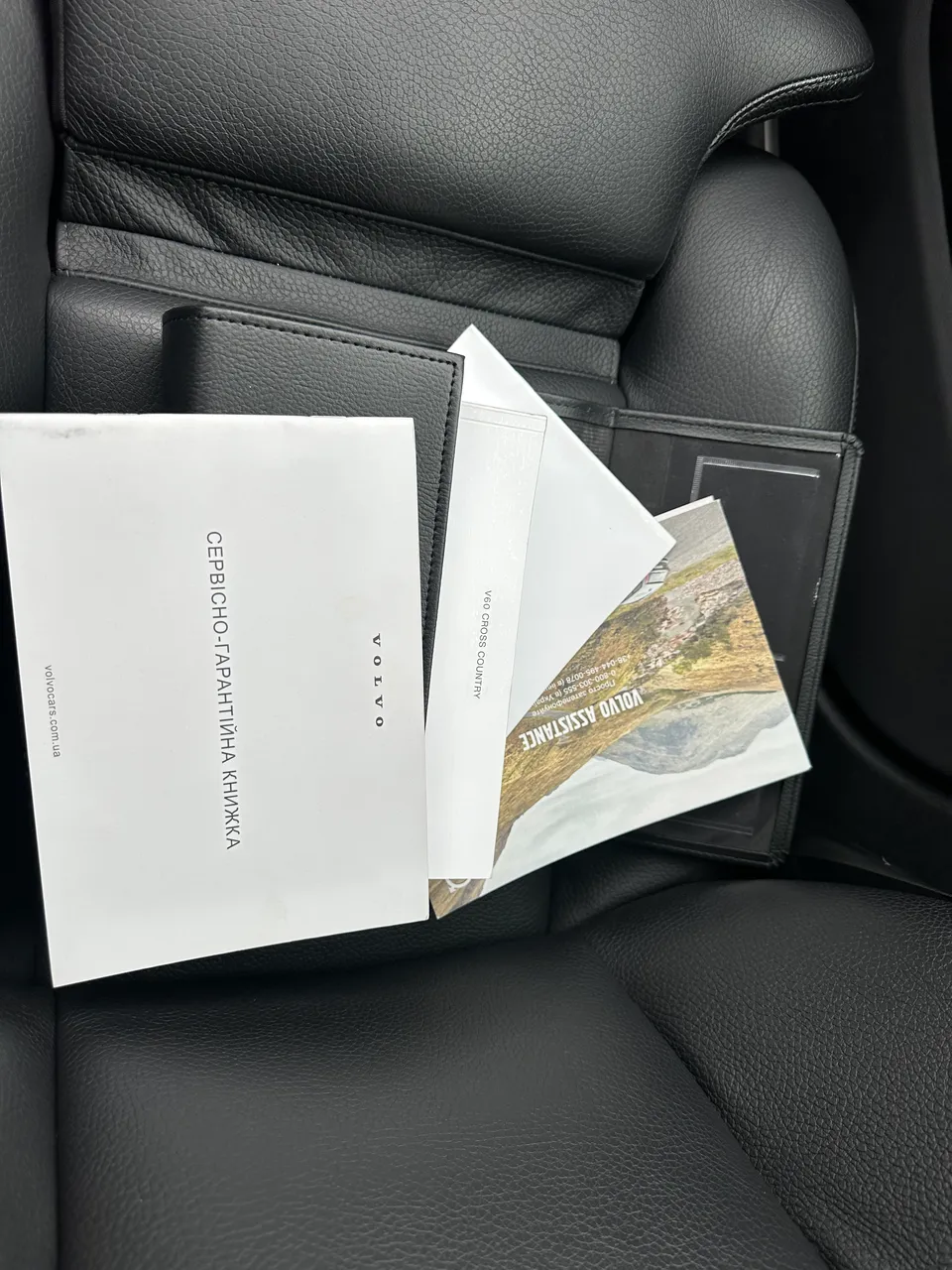 Volvo V60 Cross Country - фото 23