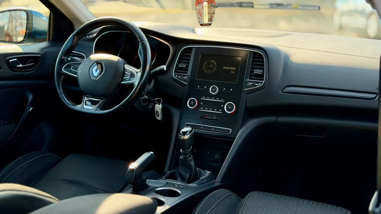 Renault Megane - фото 7