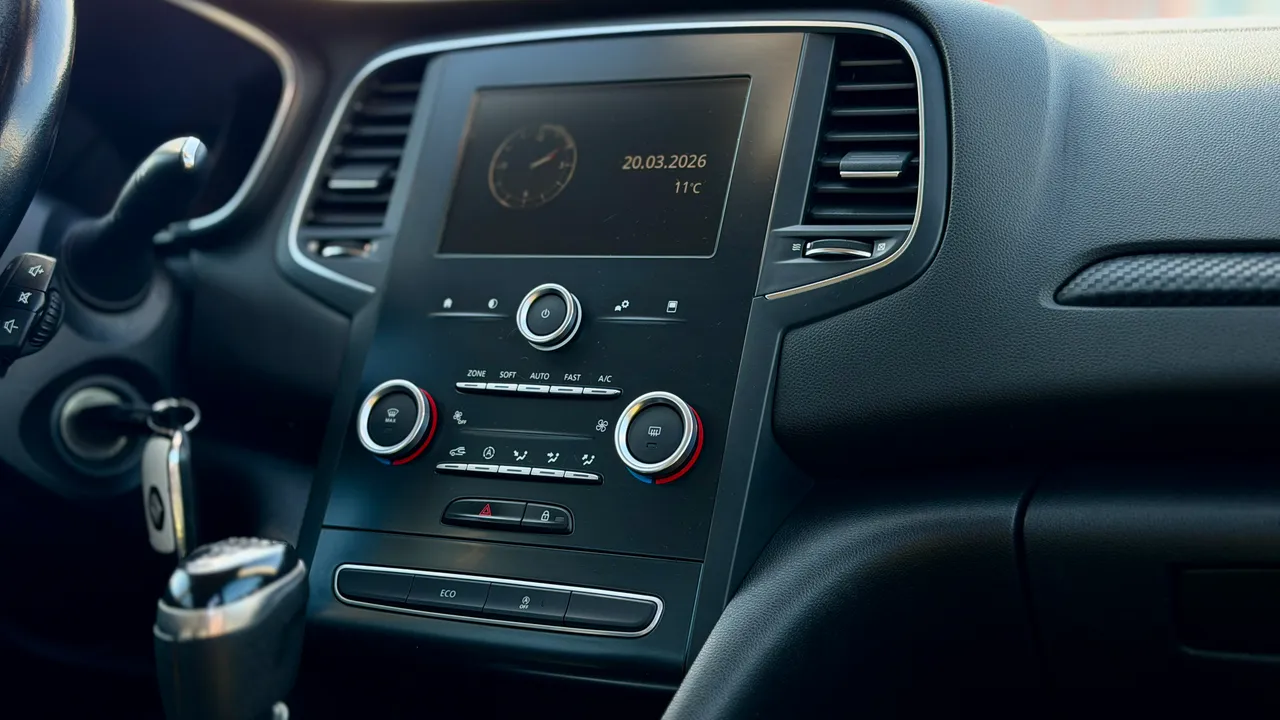 Renault Megane - фото 9