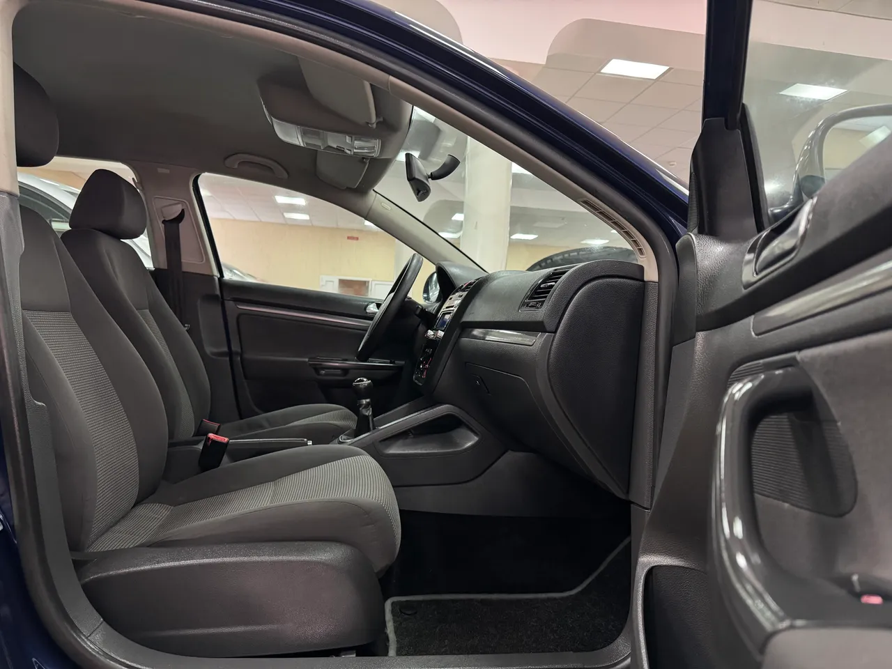 Volkswagen Golf - фото 7