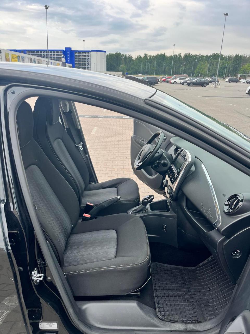 Renault ZOE - фото 16