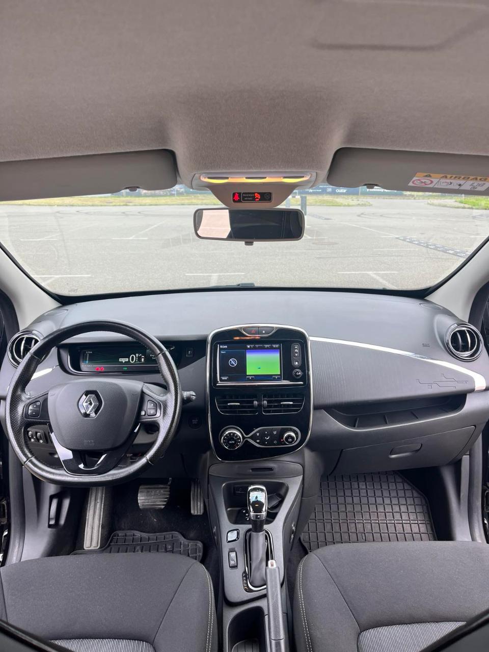 Renault ZOE - фото 14