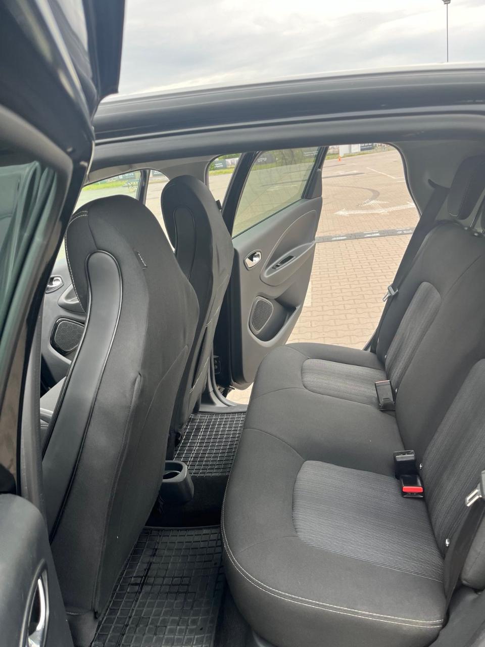 Renault ZOE - фото 17