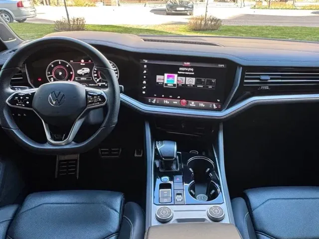 Volkswagen Touareg - фото 2