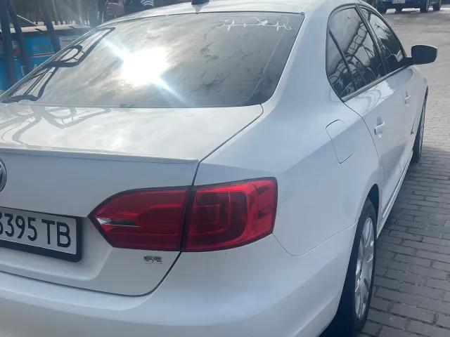 Volkswagen Jetta - фото 1