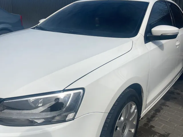 Volkswagen Jetta - фото 2