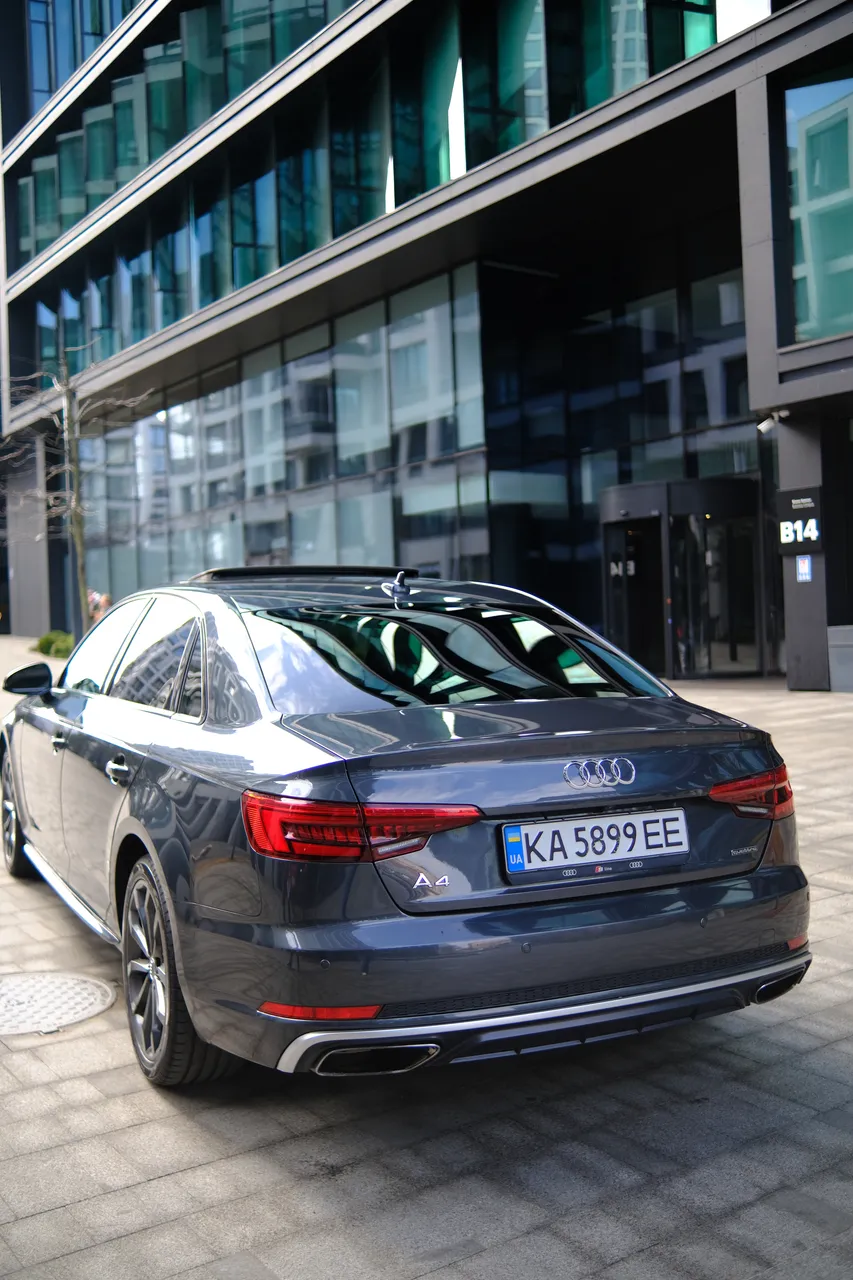 Audi A4 - фото 6
