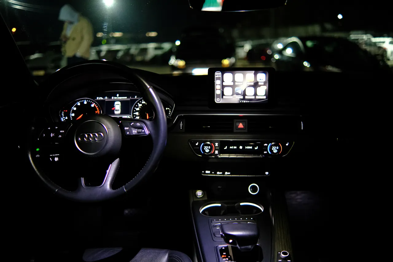 Audi A4 - фото 25