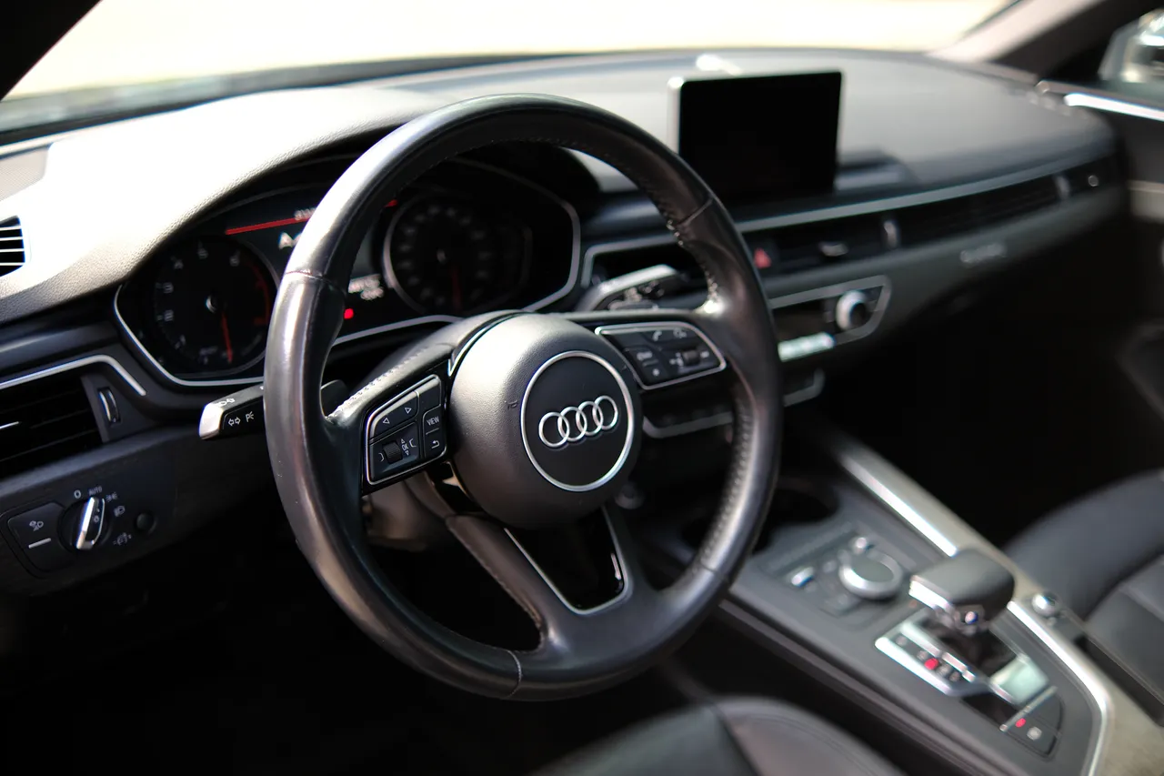 Audi A4 - фото 8