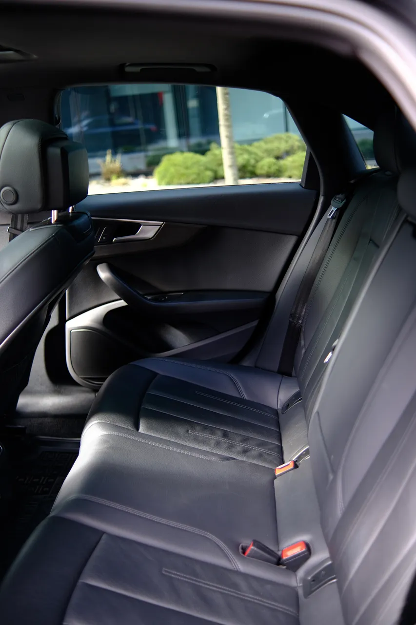 Audi A4 - фото 11
