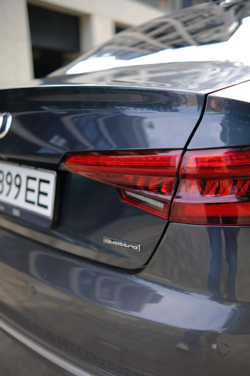 Audi A4 - фото 17