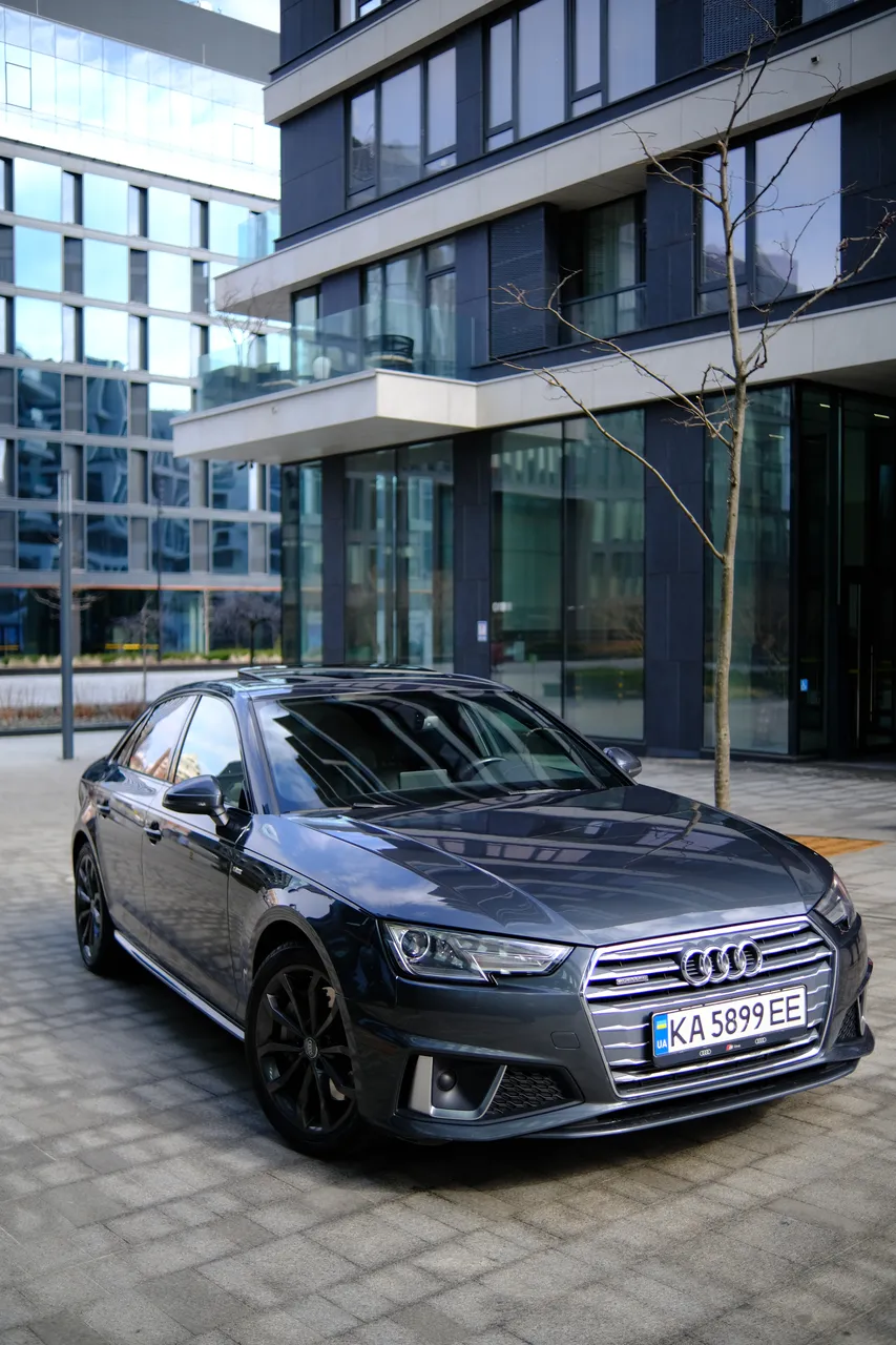 Audi A4 - фото 4