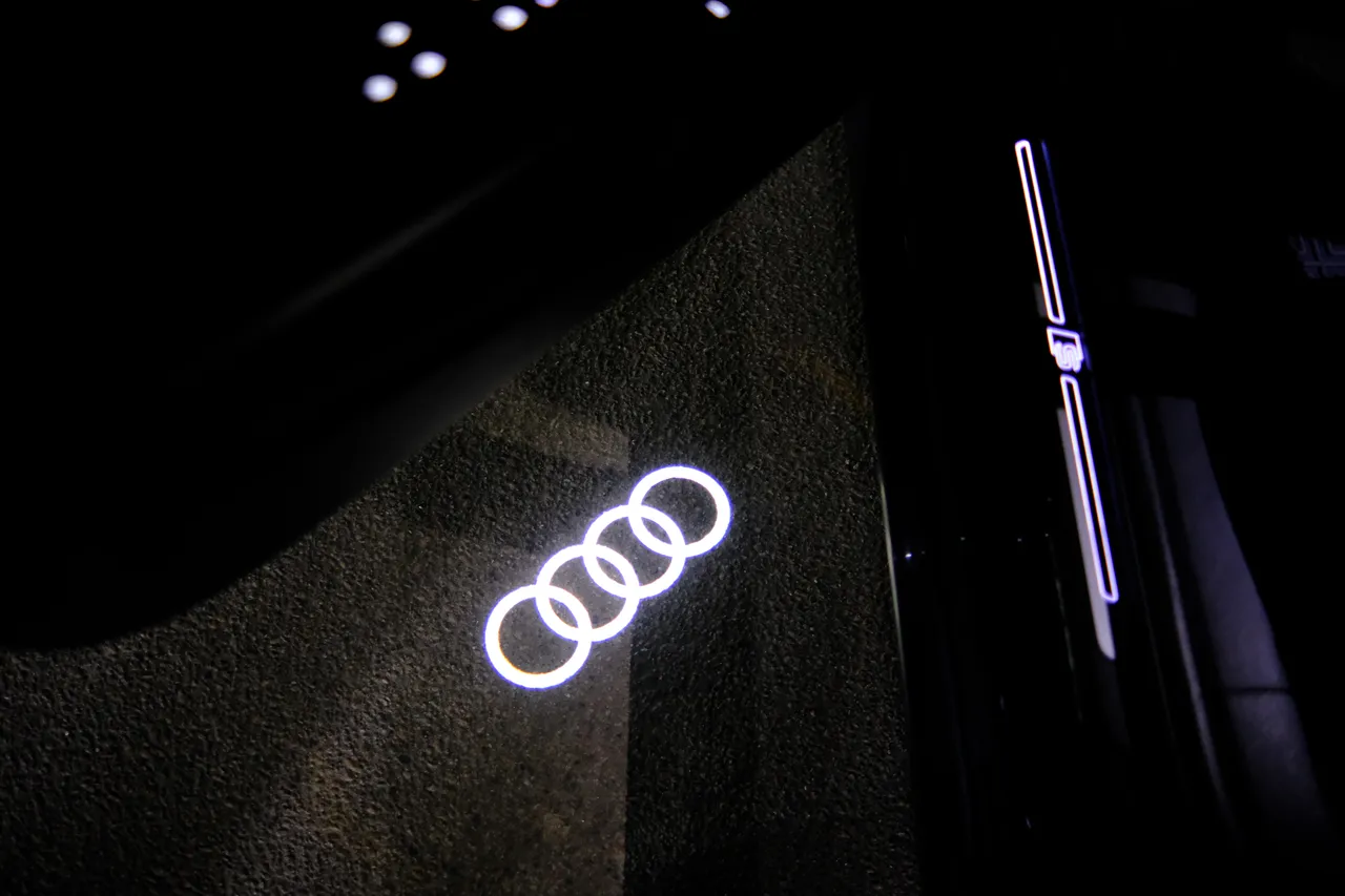 Audi A4 - фото 22