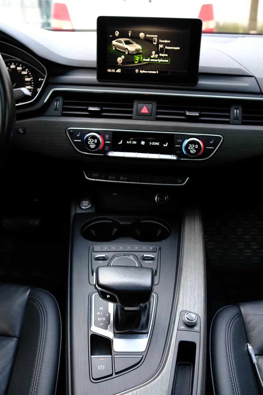 Audi A4 - фото 19