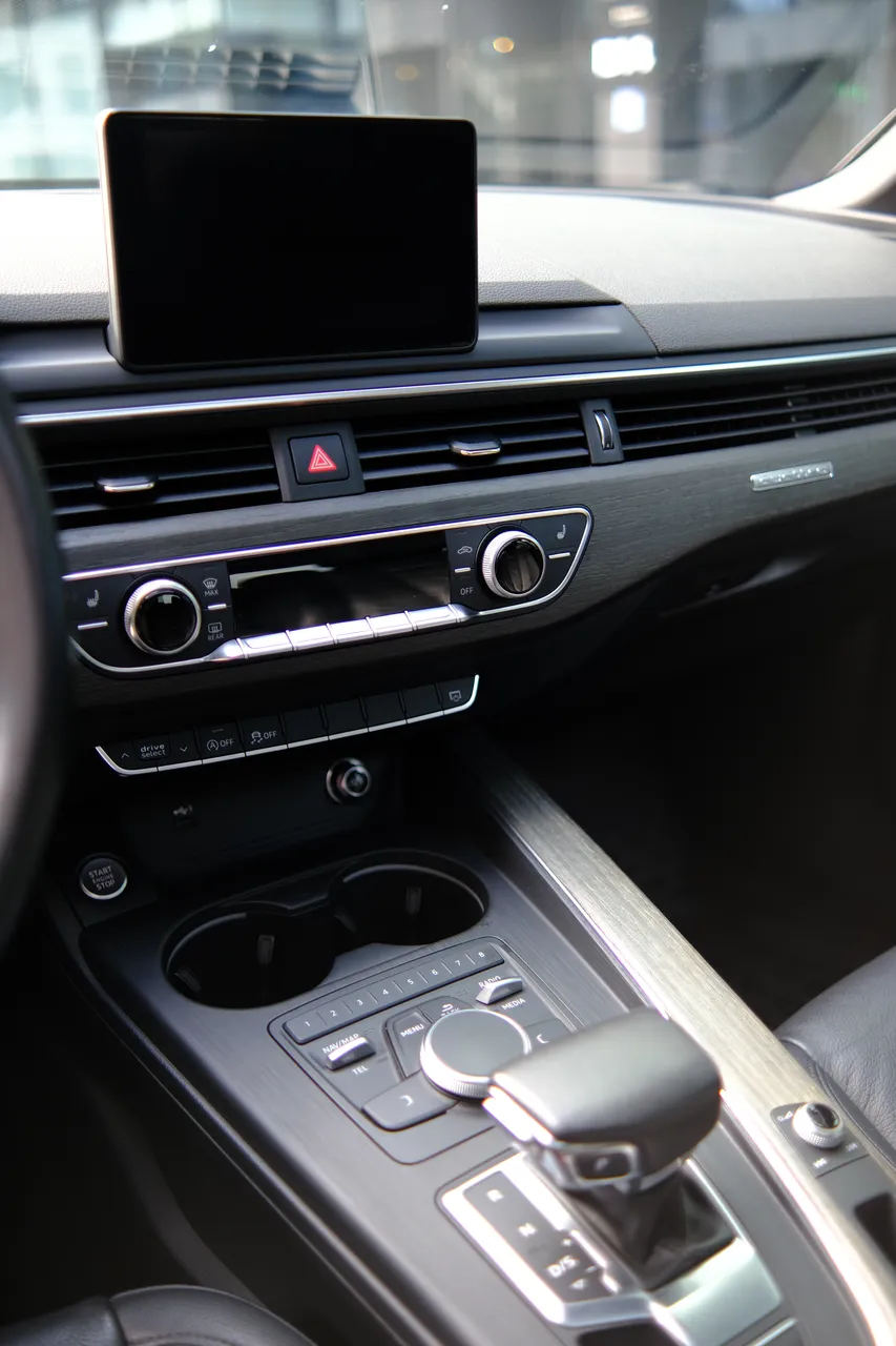 Audi A4 - фото 9