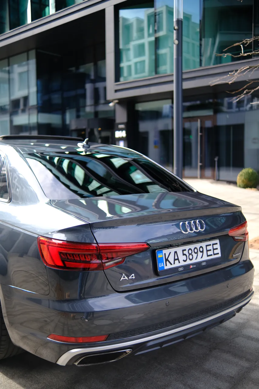 Audi A4 - фото 16