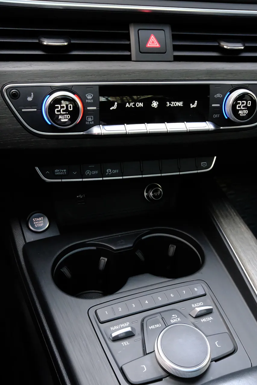 Audi A4 - фото 21