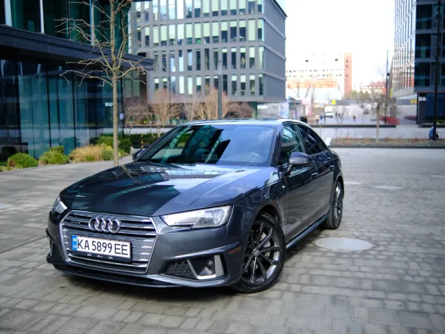 Audi A4 - фото 1