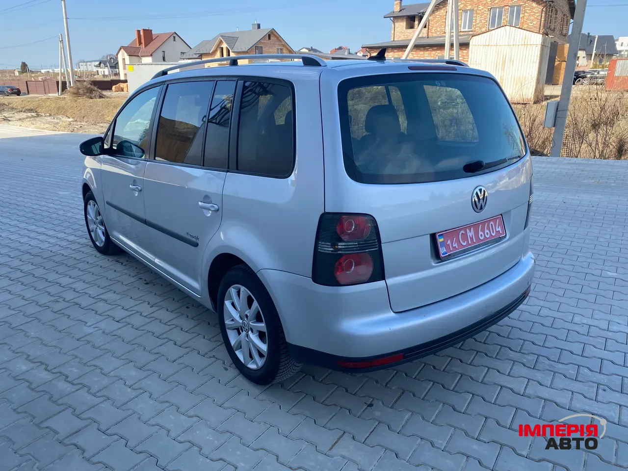 Volkswagen Touran - фото 4