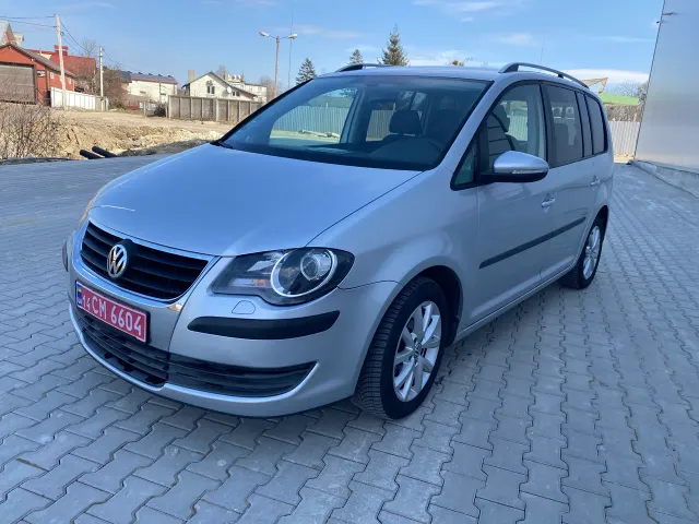 Volkswagen Touran - фото 1