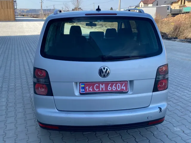 Volkswagen Touran - фото 5