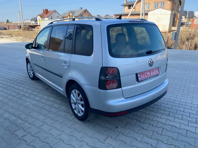 Volkswagen Touran - фото 4