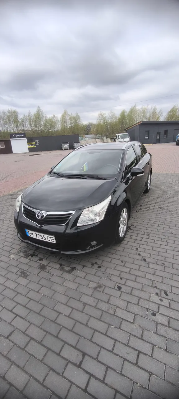 Toyota Avensis - фото 2