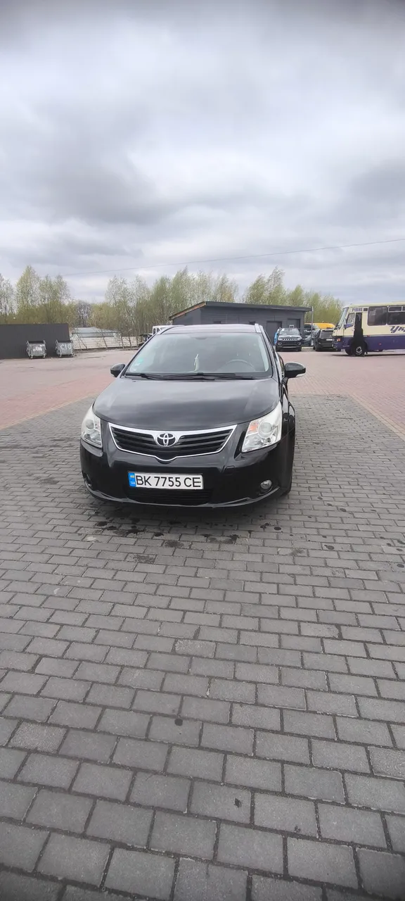 Toyota Avensis - фото 1