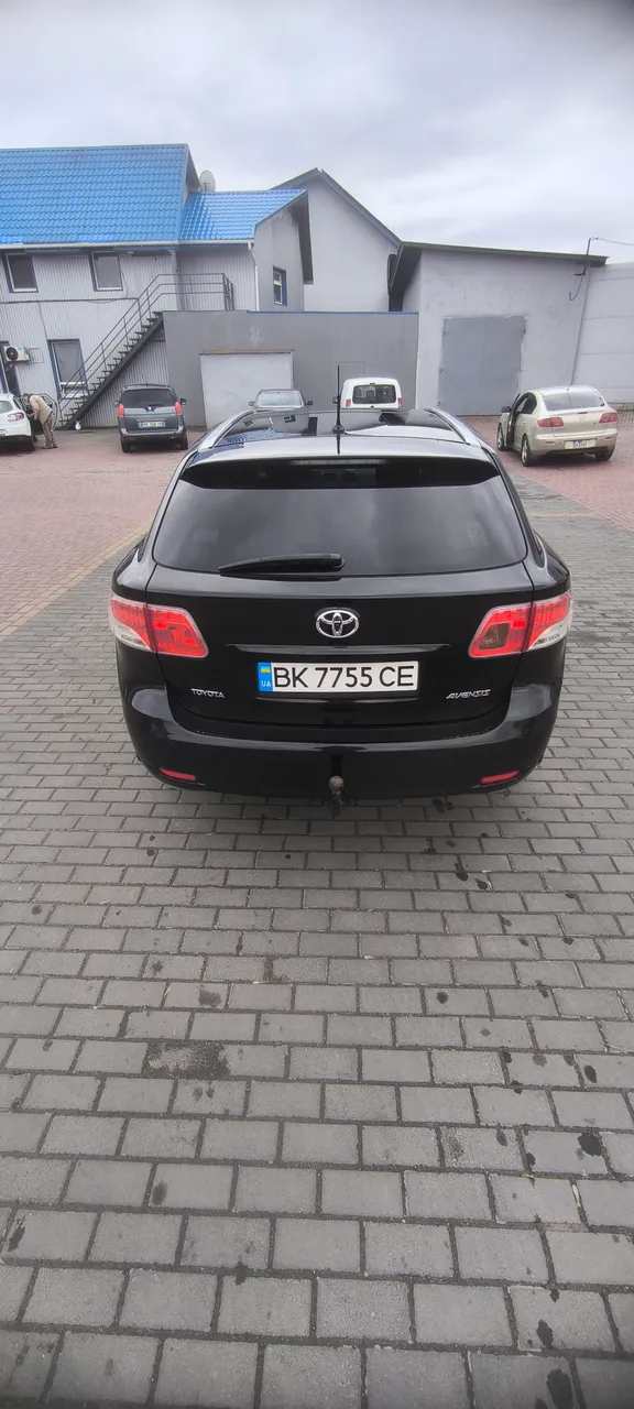 Toyota Avensis - фото 4