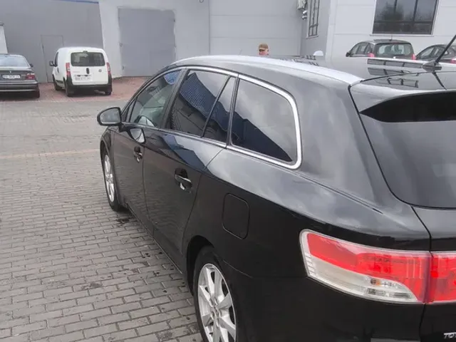 Toyota Avensis - фото 3