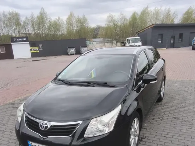 Toyota Avensis - фото 2