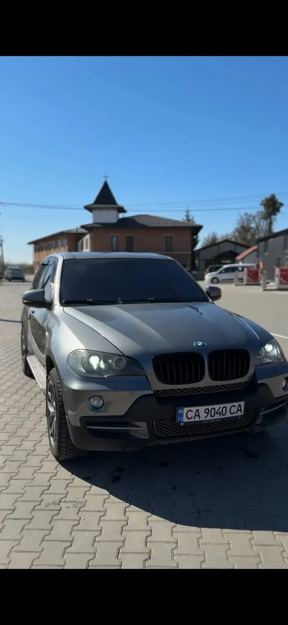 BMW X5 - фото 1