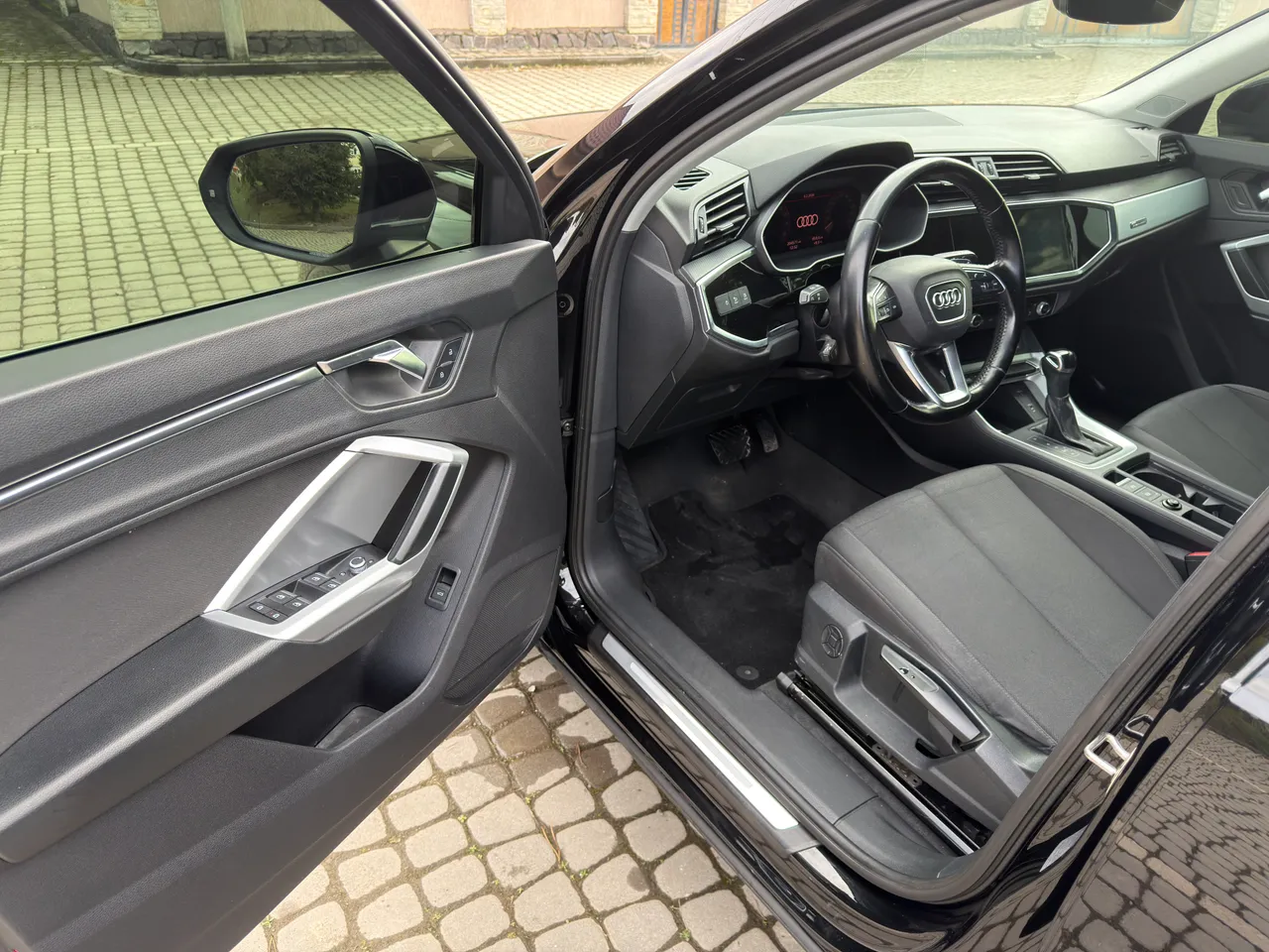 Audi Q3 - фото 7
