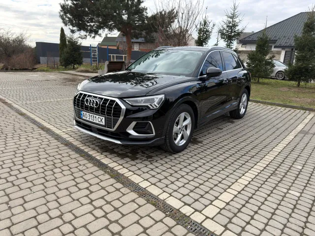 Audi Q3 - фото 1
