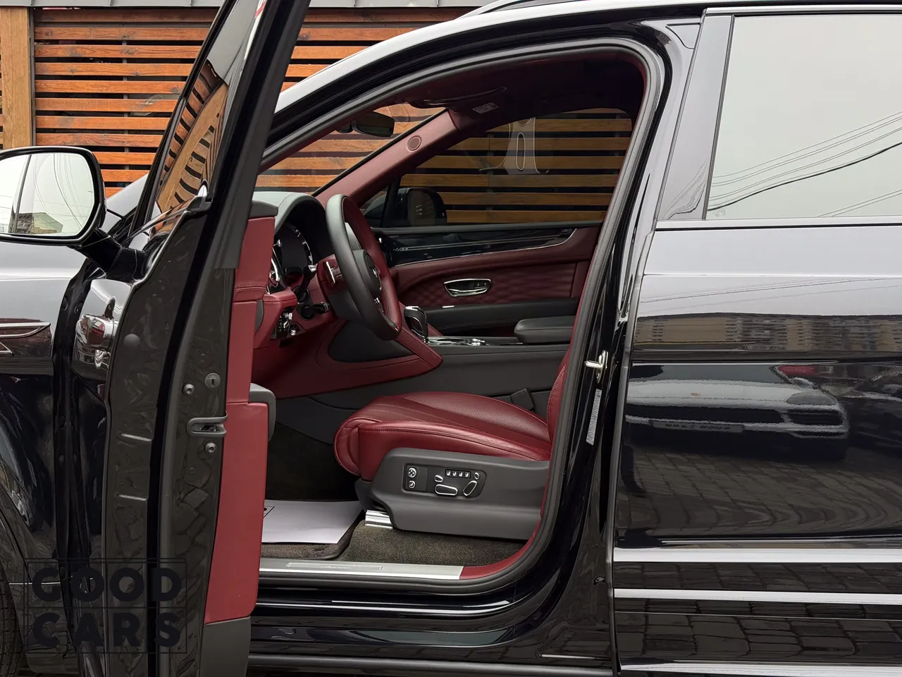 Bentley Bentayga - фото 25