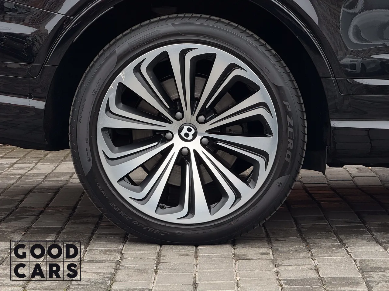 Bentley Bentayga - фото 20