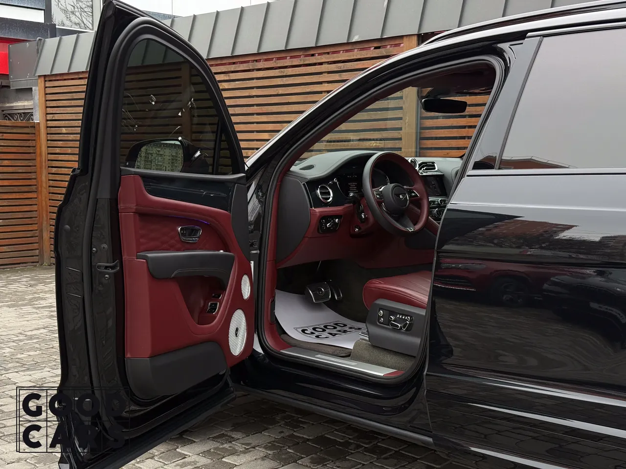 Bentley Bentayga - фото 24