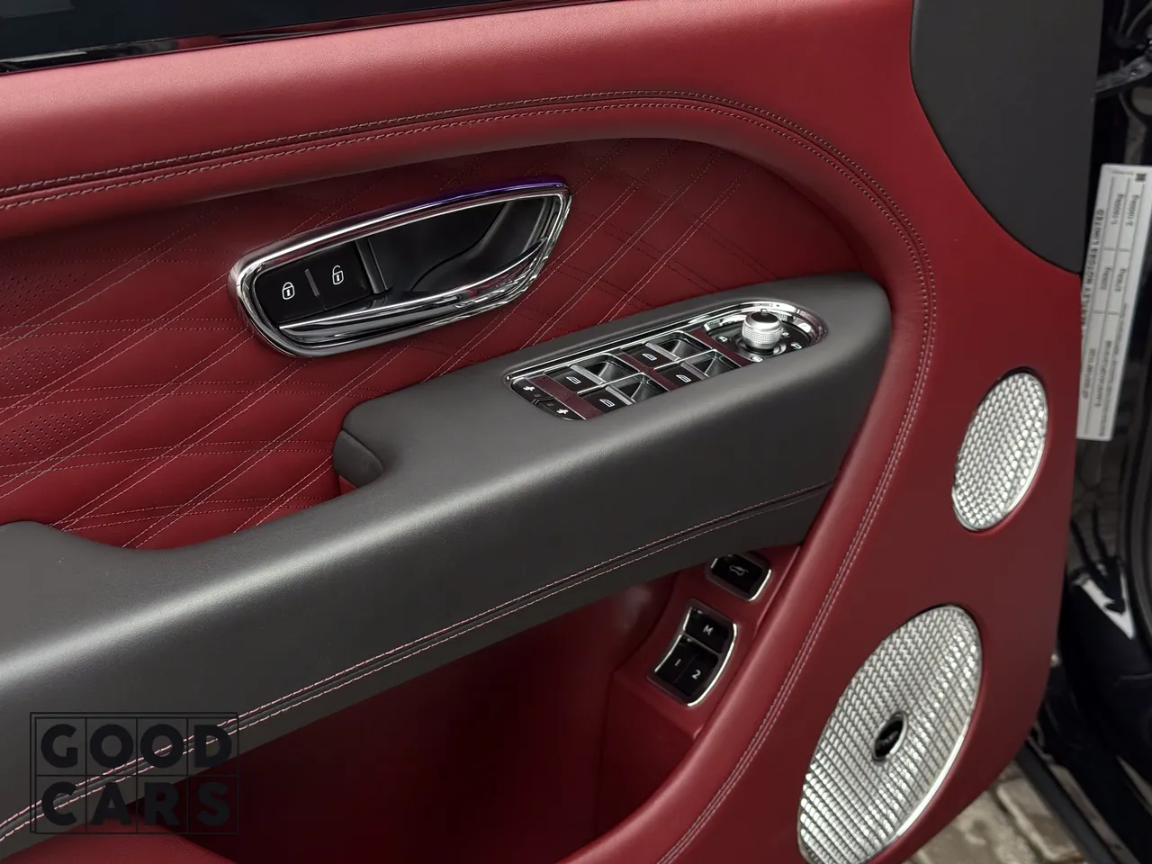 Bentley Bentayga - фото 22