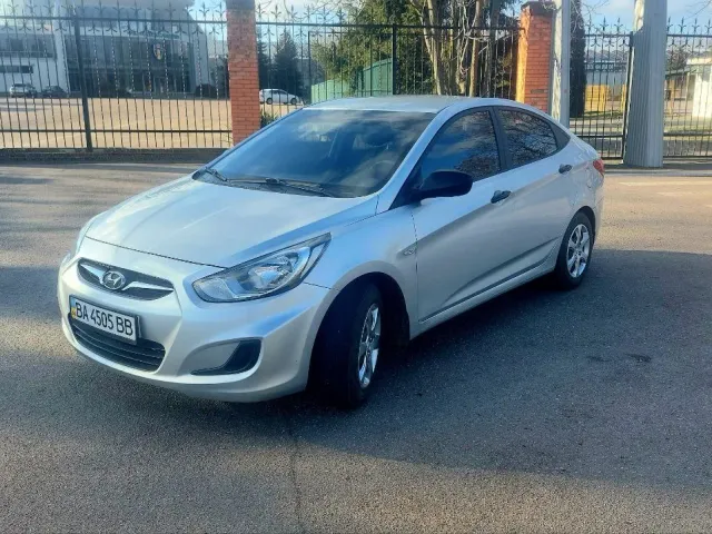 Hyundai Accent - фото 1