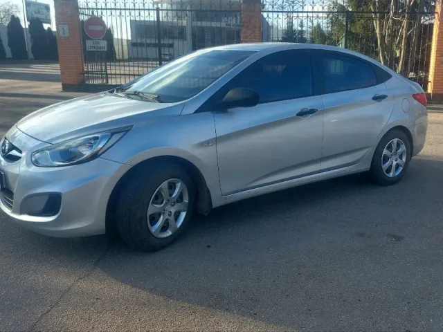 Hyundai Accent - фото 2
