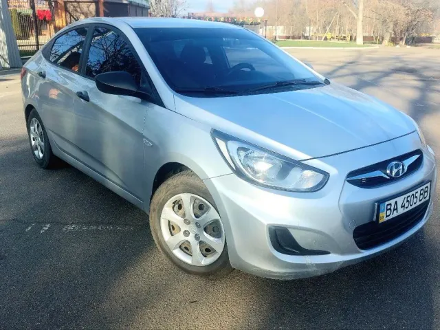 Hyundai Accent - фото 5