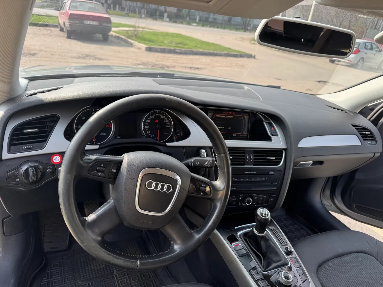 Audi A4 - фото 23